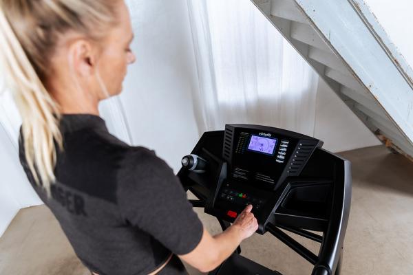 Běžecký pás VIRTUFIT TR-200i ovládání