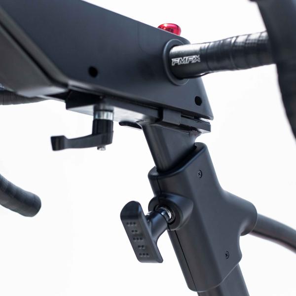 Cyklotrenažér BH FITNESS Exercycle Smart Bike R nastavení řídítek 2