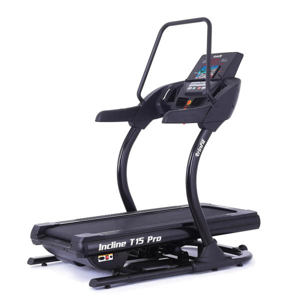 Běžecký pás TRINFIT Incline T15 Pro v rovině s tabletem z úhlu