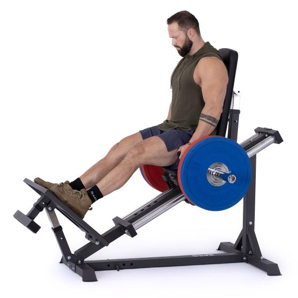 Posilovací stroj TRINFIT Leg press D3 Pro s modelem