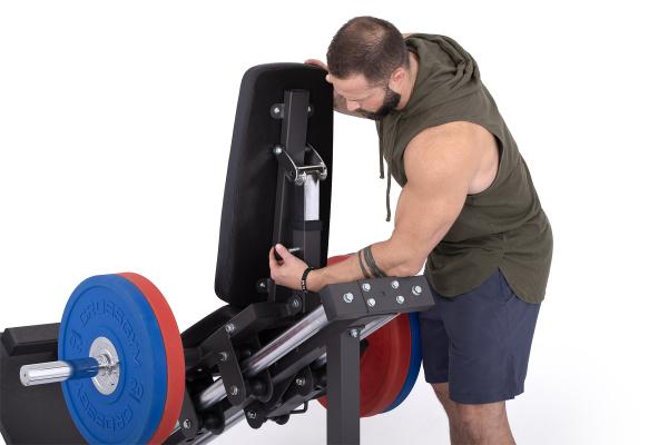 Posilovací stroj TRINFIT Leg press D3 Pro s modelem  nastavení opěrky