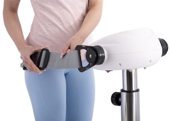 Vibrační deska VIFITO Massager Slim s modelkou zapnutí 2