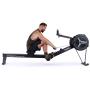 Veslovací trenažér TRINFIT Air Rower Pro veslování z boku